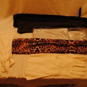 6 PAIRS OF WOMENS NYLON GLOVES